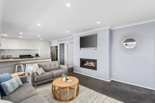 Hood Road Beach House- Hamptons inspired sleeps 9 - 3