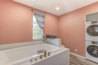Cheerful 1-Bedroom Lake Cottage - Lakehead - 1