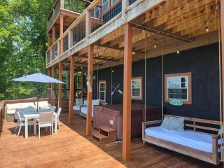 Sunset Cove Lakefront Luxury Lodge with Private Dock - Dandridge - 7