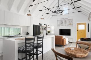 Luxury Stay with Private Heated Pool in Salamander Bay - Salamander Bay - 5