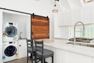 Luxury Stay with Private Heated Pool in Salamander Bay - Salamander Bay - 2
