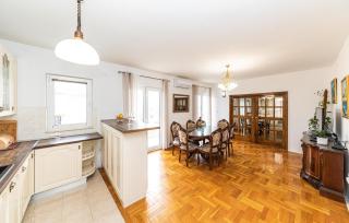 Amazing Apartment In Kastel Luksic - Kaštela - 9