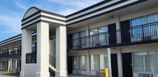 Days Inn by Wyndham Frankfort - 1