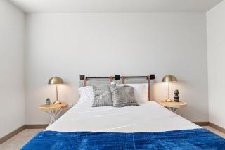 CozySuites PHX RORO Gym, Pool, Pets, Parking! #4 - Phoenix - 1