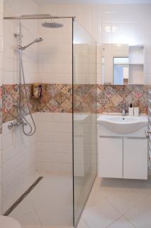 Sunny 1BDR Apartment near Center - Sofia - 1