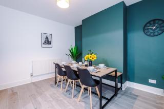 Pristine 3-bed home in Anfield by 53 Degrees Property, Ideal For Big Groups & Business, FREE parking! - Liverpool - 2
