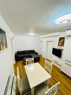 Lit Apartment - Tirana - 7