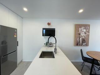 Luxury 2 Bedroom Townhouse Opposite Merivale Mall - Christchurch - 6