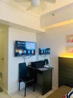 Brent Condotel in Tagaytay with Gorgeous Sunrise by the Balcony - 1