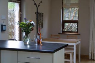 Bright spacious mews in great location - 5