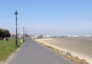 Bright spacious mews in great location - 2