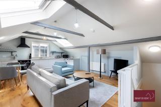 Weybridge - Refurbished Two Bedroom House - Weybridge - 5