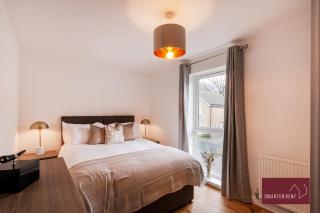 Bracknell - 4 Bedroom House - With Driveway, Garden & Garage - 1