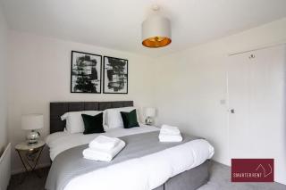 Knaphill Woking - 2 Bedroom House - With Garden - Chobham - 2