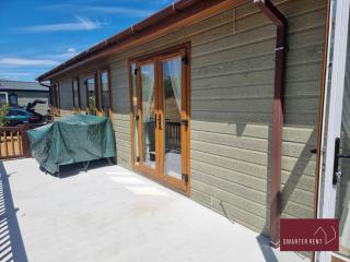 Milford on Sea - 4 Bedroom Lodge in Shorefield Country Park - Milford on Sea - 1