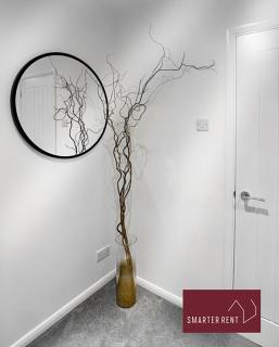Yateley - Spacious 2 Bedroom House - 7