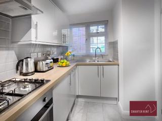Wokingham - 2 Bed Modern House - Parking - 8