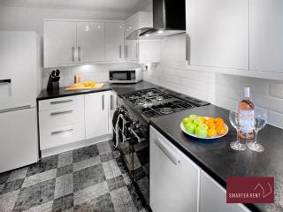 Farnborough - Peel Court - 2 Bed Parking & Garden - 6