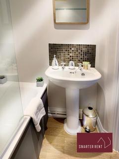 Ascot - Immaculate 2 bed House with parking - Ascot - 3