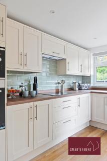 Woking -Garden Driveway Parking 4Bed - Brookwood - 5