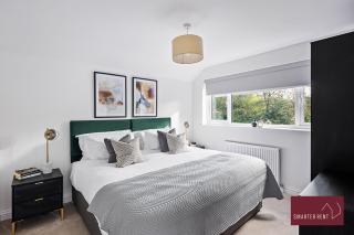 Woking -Garden Driveway Parking 4Bed - Brookwood - 1