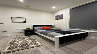 Studio flat in Ealing Broadway - 1