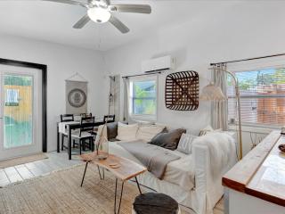 1B Designed for Families Who Love Luxury & Convenience - Largo - 3