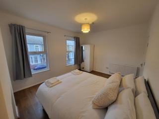 Central 5BR Retreat - Walk to Tube, Explore London - Londen - 0