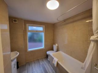 Central 5BR Retreat - Walk to Tube, Explore London - 3