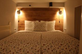 The Rabbit Hole Apartment - Budapest - 6