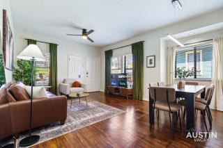 Modern Haven with King Suite and Impeccable Location - Austin - 6