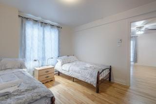 Beautiful Val Morin Chalet - 3