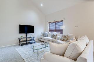 12 Mi to DIA Cozy Denver Townhome with Fireplace! - 7