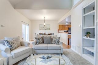 12 Mi to DIA Cozy Denver Townhome with Fireplace! - 5