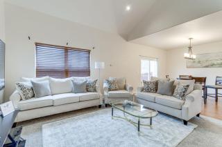 12 Mi to DIA Cozy Denver Townhome with Fireplace! - 6