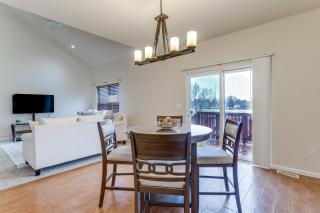 12 Mi to DIA Cozy Denver Townhome with Fireplace! - 2