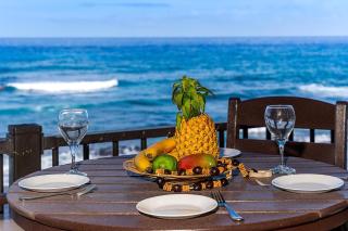 Banyan Tree 301: Oceanfront 2/2 Remodeled with AC - Kailua-Kona - 0