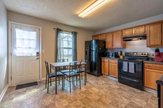 Budget-Friendly 4BR Retreat Near DT Cartersville - Cartersville - 4