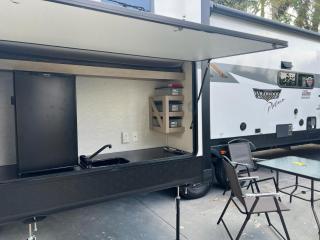 Free BBQ in RV With Private entrance - 8