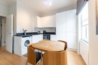 Special Offer! Bright & Central Apt - Up to 4 - 3