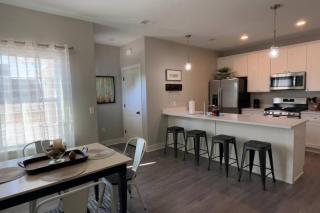 Main Floor New Charming 2 Bedroom Condo - 5