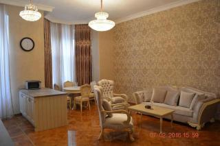 Classical apartment in heart of Baku - 0
