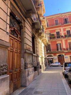 Bari Downtown Luxury Apartment - 9