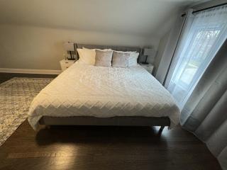Spacious Retreat Near Convention Centers home - Des Plaines - 2