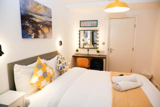 New Luxury Rooms in the Heart of London Next to Shops, Cafes, Bars & Metro with Shared Bathrooms - 2