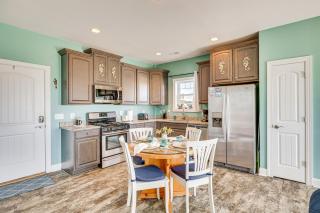 Ocean-View Apt in Emerald Isle - Walk to Beaches! - Emerald Isle - 9