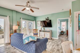 Ocean-View Apt in Emerald Isle - Walk to Beaches! - Emerald Isle - 7