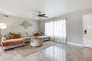 Private Pool and Yard Family Retreat in Tempe - 7