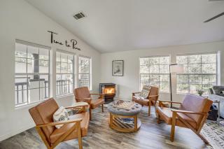 Mtn Views and Playground Family-Friendly Pine Cabin - Pine - 8