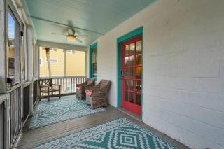 Splash Inn Upper Unit. Heated Pool walk to beach! - Tybee Island - 3